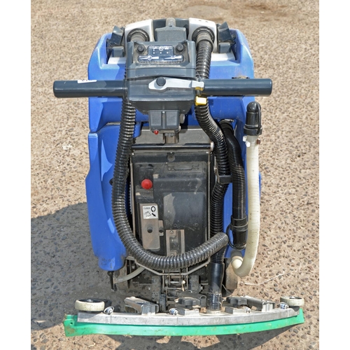 813 - Numatic international floor cleaner