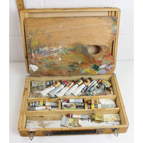 1724 - Artist's box and contents