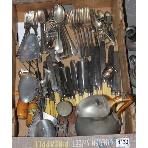 1133 - Large qty of assorted metalware and silver plate