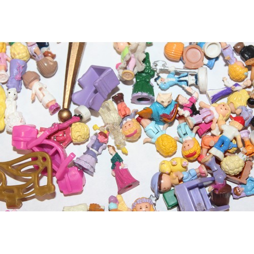 1442 - A large qty of Polly Pocket items etc