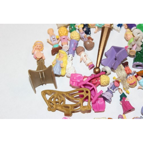 1442 - A large qty of Polly Pocket items etc