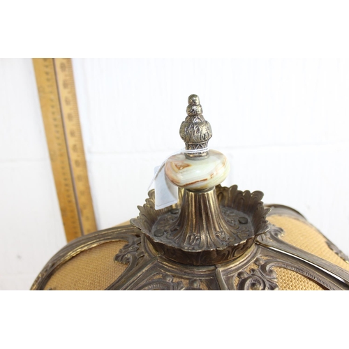 264 - A large impressive brass table lamp with rococo design