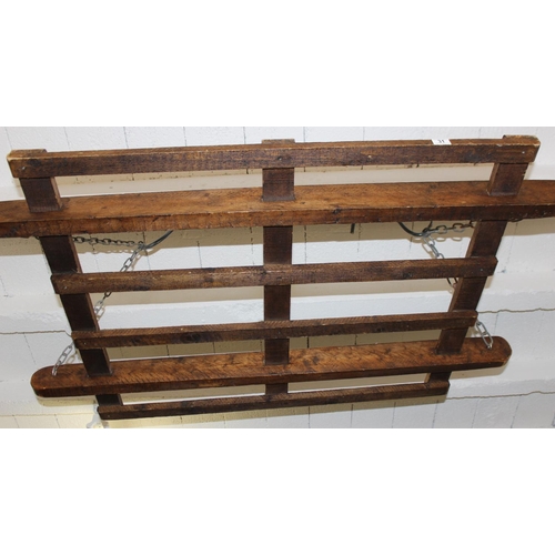 31 - Hanging wooden rack