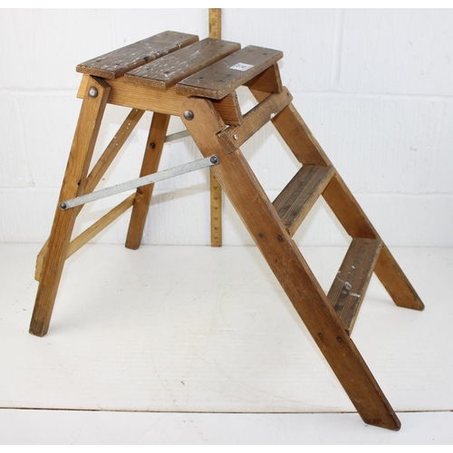 32 - A set of vintage wooden steps