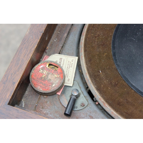 707 - A Stonia oak cased gramophone