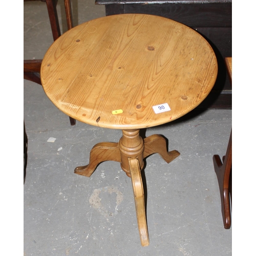 90 - Small pine wine table