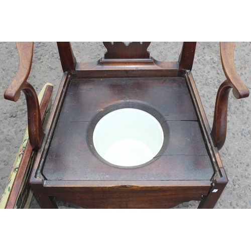 47 - A Georgian commode chair with tapestry seat with Villeroy & Boch bowl