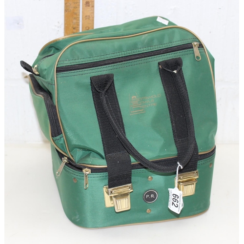 662 - Bowling bag and Greenmaster bowls