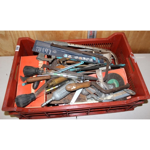 800 - Box of assorted tools