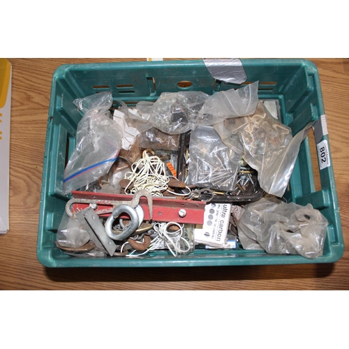 802 - Qty of fixings