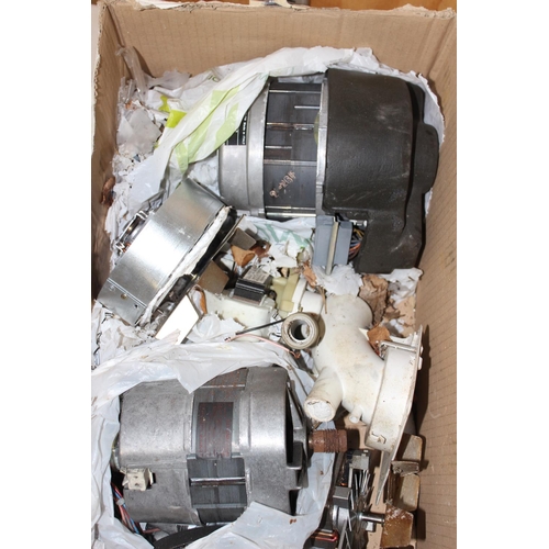 815 - Box of electric motors