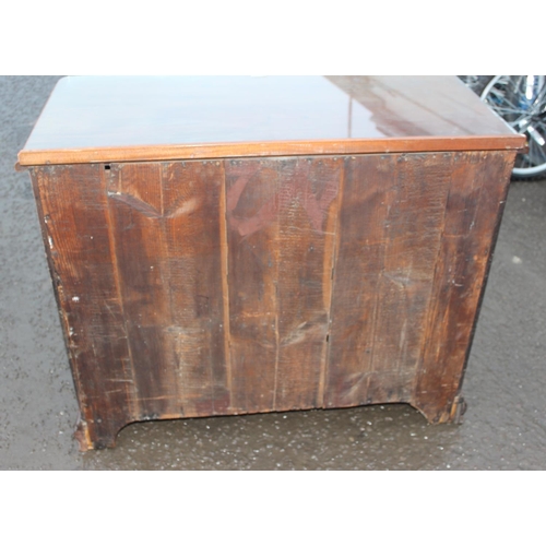 159 - An antique Mahogany 2 over 3 chest of drawers