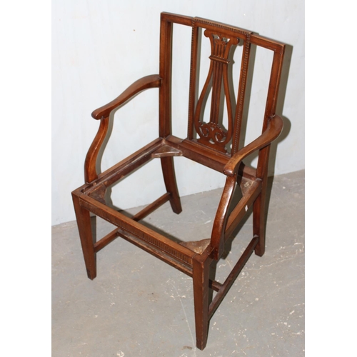 119 - A set of 6 (4 & 2) early 20th century dining chairs with Lyre back slats