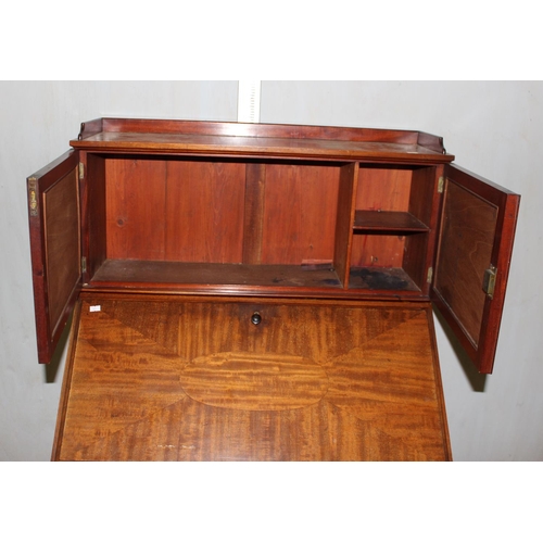 41 - An unusual early 20th century 3 drawer bureau with cupboard top