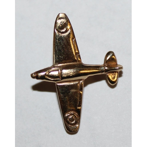 1206 - A 9ct gold tie pin formed as a Spitfire, marked 9ct, pin back gold plated, approx 0.84g gross weight... 