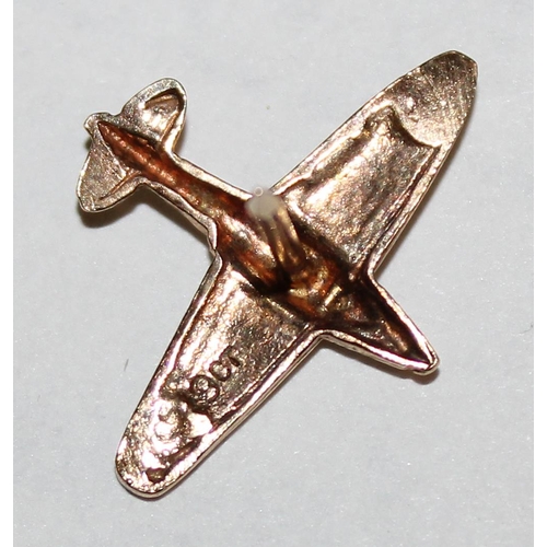 1206 - A 9ct gold tie pin formed as a Spitfire, marked 9ct, pin back gold plated, approx 0.84g gross weight... 