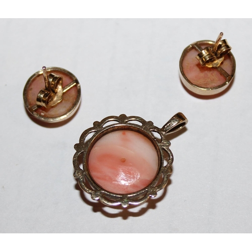 1207 - 9ct gold pendant and earring set, set with light pink cabochon stones, approx 5.55g gross weight