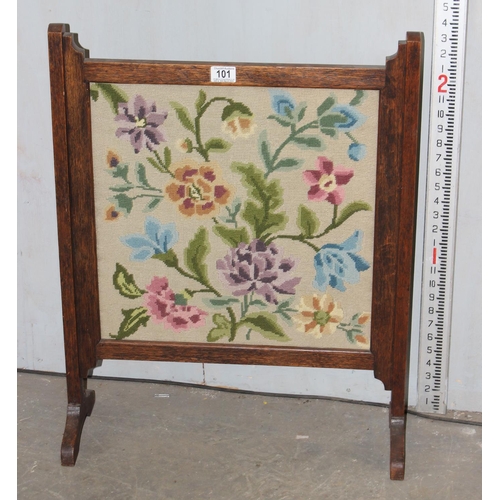 101 - An early 20th century oak fire screen with tapestry panel