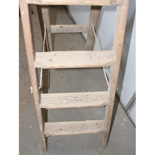 123 - Vintage wooden step ladder