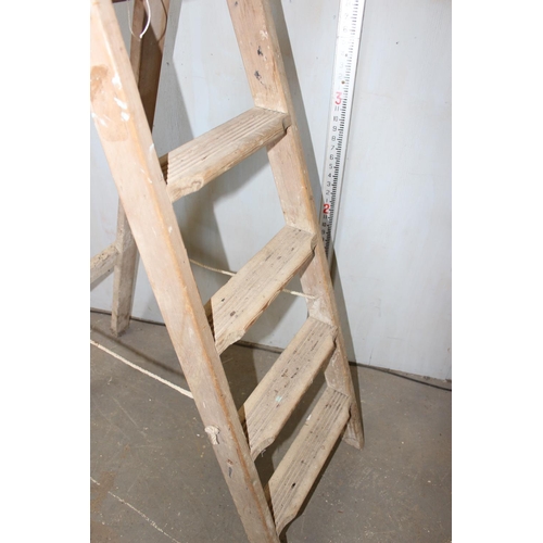 123 - Vintage wooden step ladder