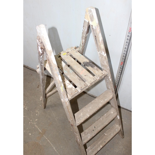 124 - Vintage wooden step ladder