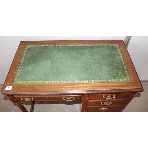 19 - A small antique Edwardian desk with leather top and brass handles