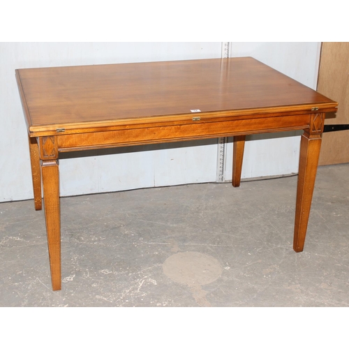 54 - Reproduction extending dining table on tapering legs with four chairs to match