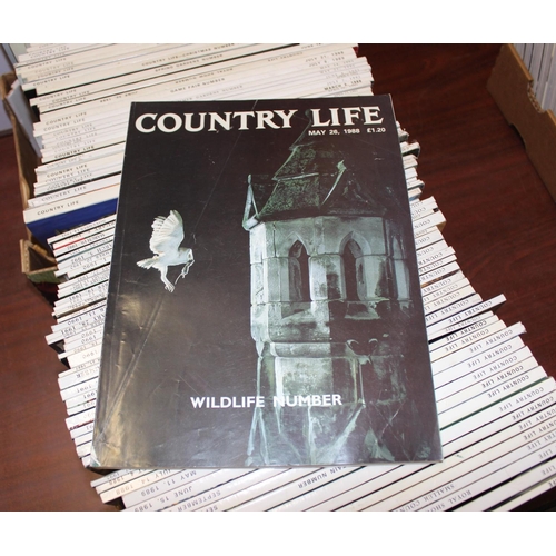 562 - A large qty of Country Life magazines, mainly late 20th century