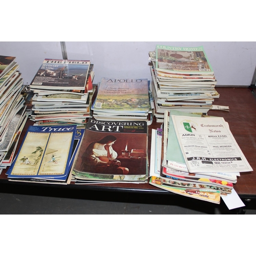 566 - A huge qty of assorted mainly antiques related magazines and publications