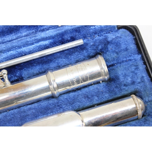 652 - Buescher silver plated flute in case