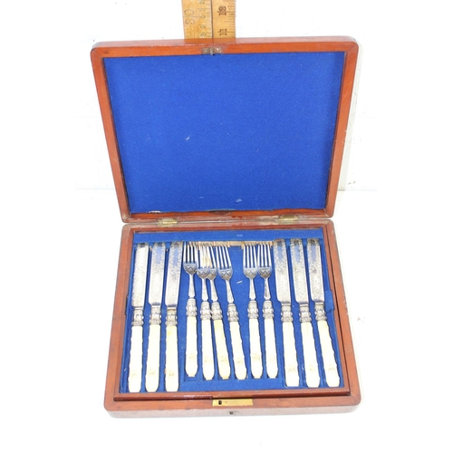 1117 - An antique boxed set of silver plated fish knives and forks