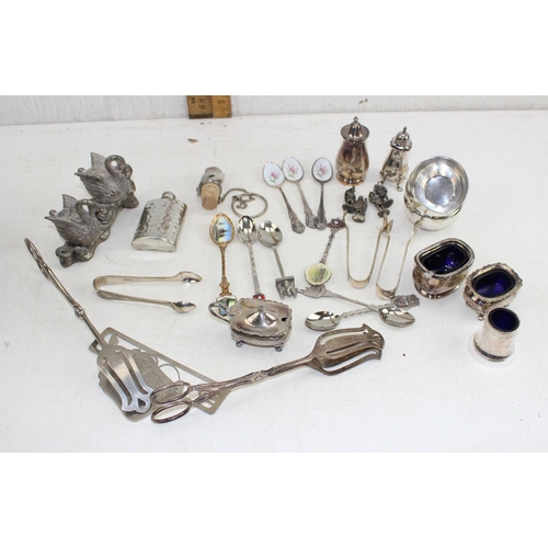 1118 - Box of assorted small silver plate items to inc cruets, Elkington etc