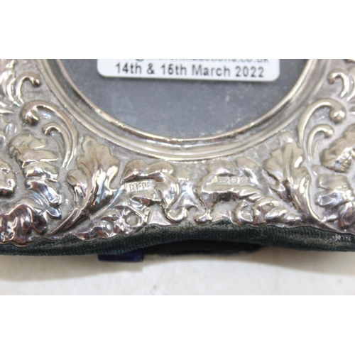 1122 - Small embossed silver photograph frame, London 1988