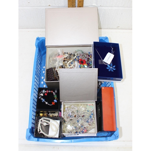 1223 - Large qty of assorted costume jewellery etc, approx 2.5kg gross