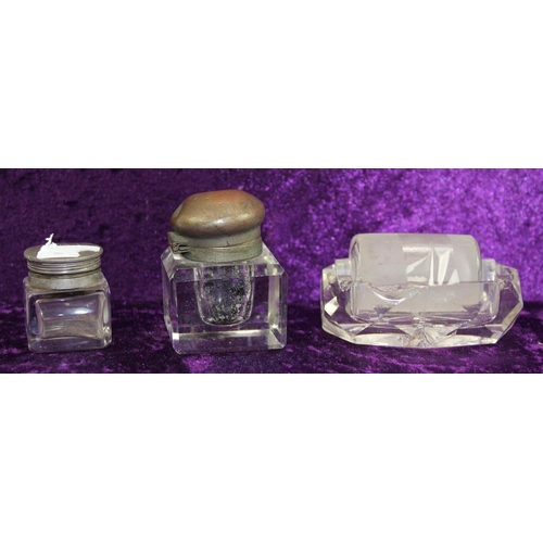 1604 - Qty of assorted antique and vintage glass inkwells and a glass stamp roller (7) - this lot is being ... 