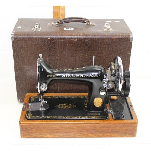 866 - Singer sewing machine in case