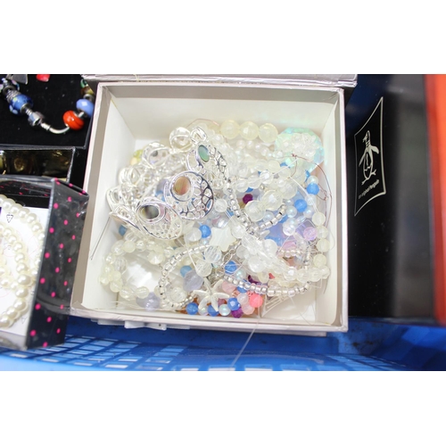 1223 - Large qty of assorted costume jewellery etc, approx 2.5kg gross