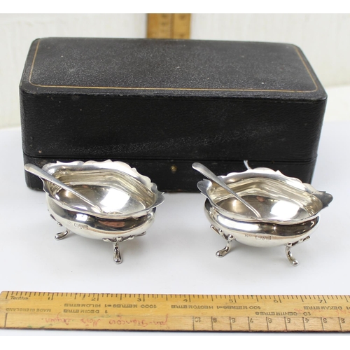 1124 - A pair of large boxed silver salts, Chester 1920 by Barker Brothers with 2 associated silver spoons,... 