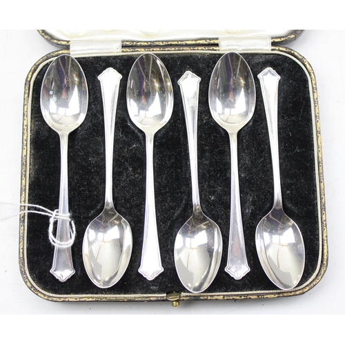 1130 - A boxed set of silver tea spoons, Birmingham 1941 by Elkington & Co, approx 66g gross