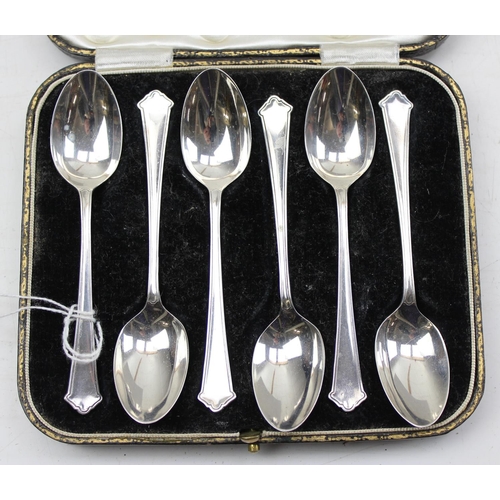 1130 - A boxed set of silver tea spoons, Birmingham 1941 by Elkington & Co, approx 66g gross