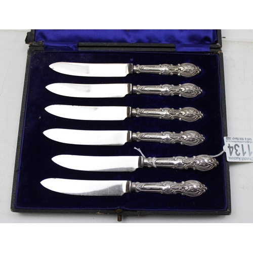 1134 - A boxed set of 6 silver handled butter knives, Sheffield 1908 by Robert Pringle