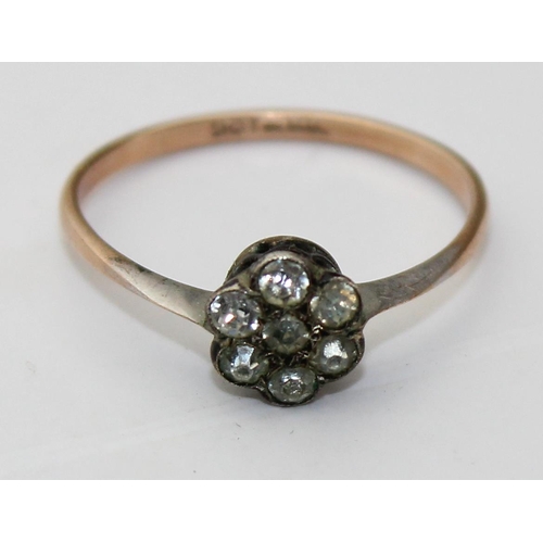 1235 - 9ct gold and silver set white stone ring in a floral pattern, approx size K