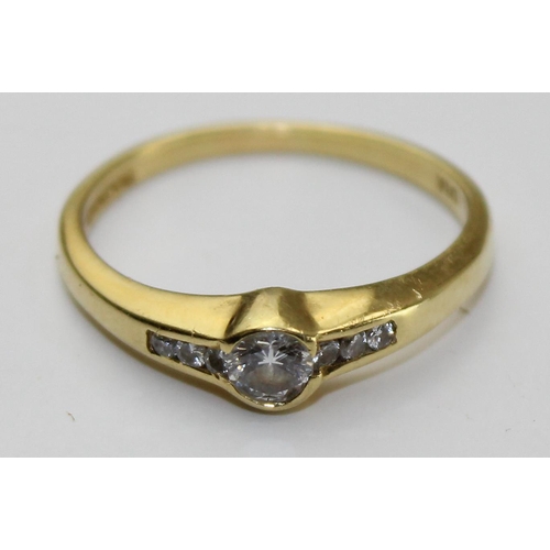 1241 - 18ct gold diamond ring with diamond set shoulders, approx size N, approx 2.42g gross weight,