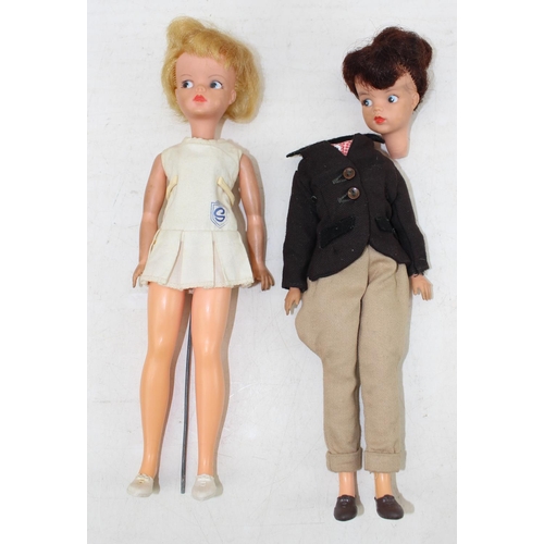 1527 - Two 1960/70s vintage Sindy dolls in original contemporary clothing, large quantity of approx 30 1960... 