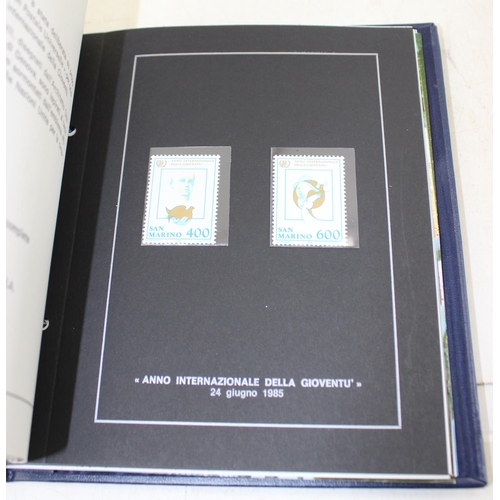 586 - Collection of 22 San Marino 1985 issue mint condition postage stamps in crested leather-bound satin ... 