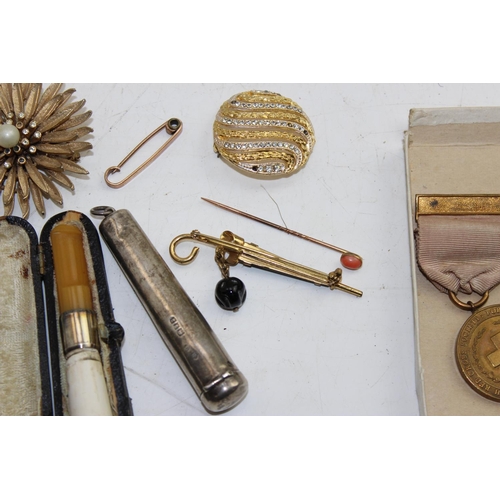 1253 - Qty of assorted costume jewellery, silver cheroot holder London 1917, 2 Red Cross medals etc