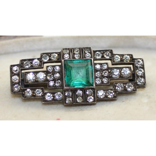 1254 - Art Deco period 935 silver brooch set with a central square green stone surrounded by white stones, ... 