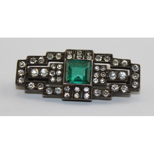 1254 - Art Deco period 935 silver brooch set with a central square green stone surrounded by white stones, ... 