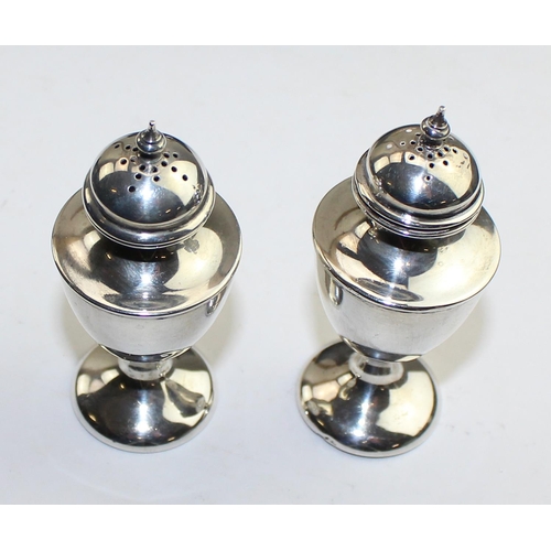 1172 - A pair of boxed silver pepperettes, Birmingham 1910 by Broadway & Co, approx 43.4g gross