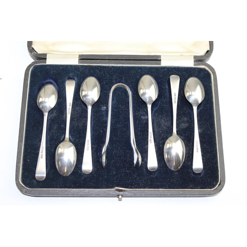 1173 - A boxed set of 6 silver tea spoons and sugar tongs, Spoons Sheffield 1921, tongs Birmingham 1869, ap... 